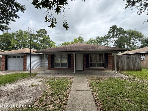 4307 Yosemite Drive, Ocean Springs, MS 39564