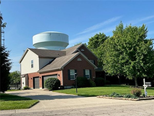 9130 Bennington Way, Centerville, OH 45458