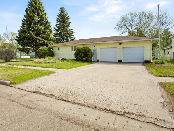 404 Wadge Avenue S, Park River, ND 58270