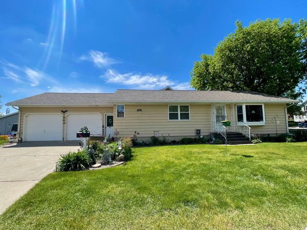 115 W Lincoln Street , Springfield, MN 56087
