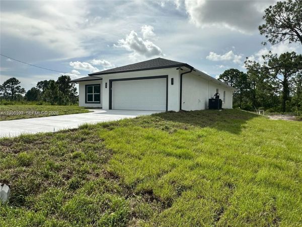 1125 MILWAUKEE BOULEVARD , LEHIGH ACRES, FL 33974
