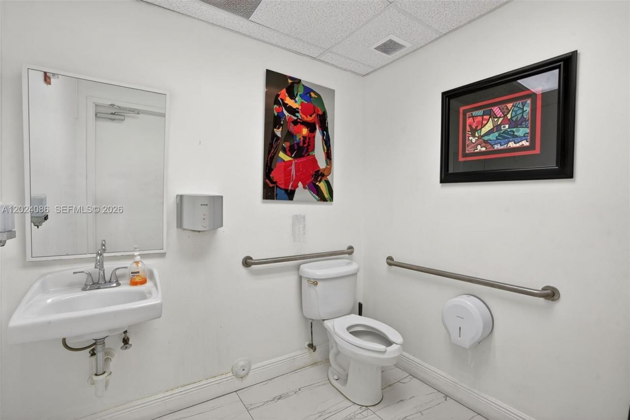 Established Banquet Hall In Cutler Bay , Cutler Bay, FL 33157 Photo