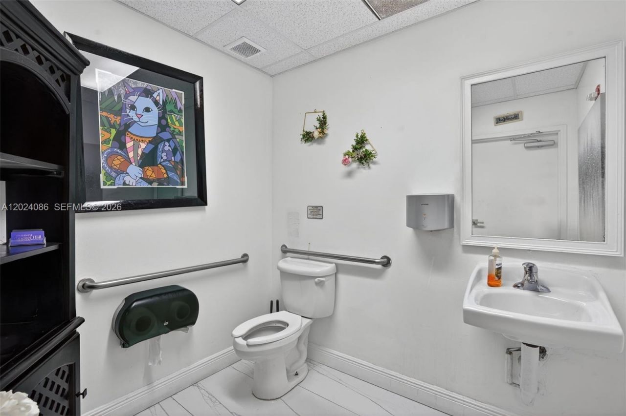Established Banquet Hall In Cutler Bay , Cutler Bay, FL 33157 Photo
