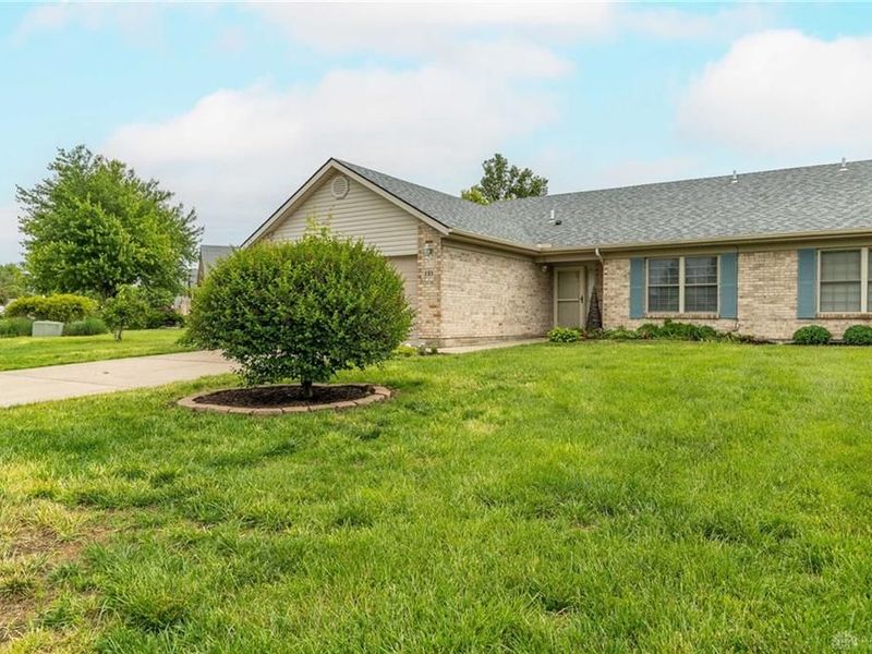 121 Warner Drive, Englewood, OH 45322 Photo 2