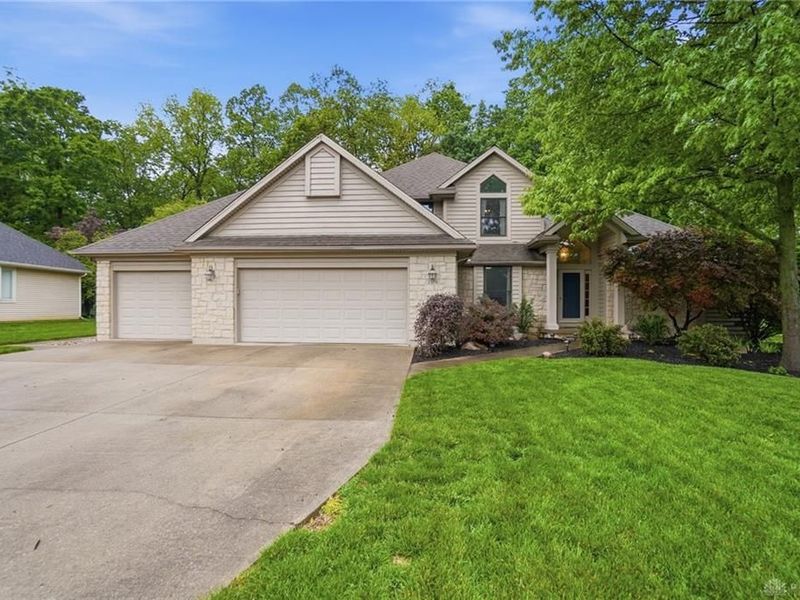 2375 Worthington Drive, Troy, OH 45373 Photo 3