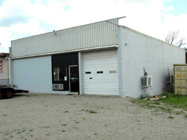 131 SE Cholwell Avenue , Bartlesville, OK 74006