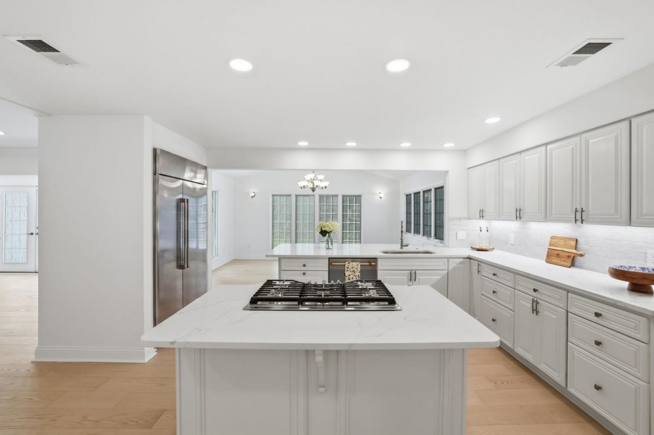 9404 Cove Dr. Photo 10