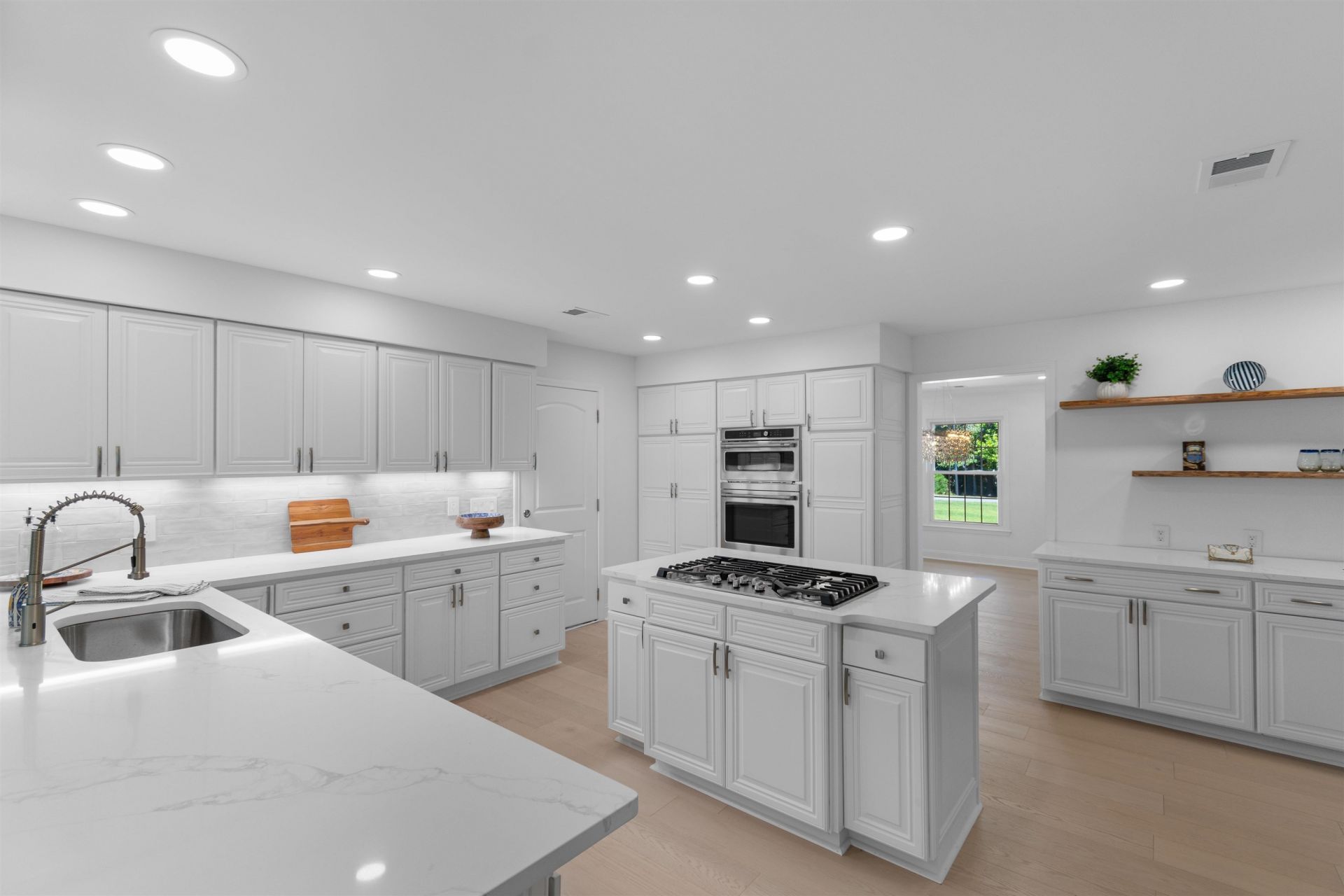 9404 Cove Dr. Photo 11