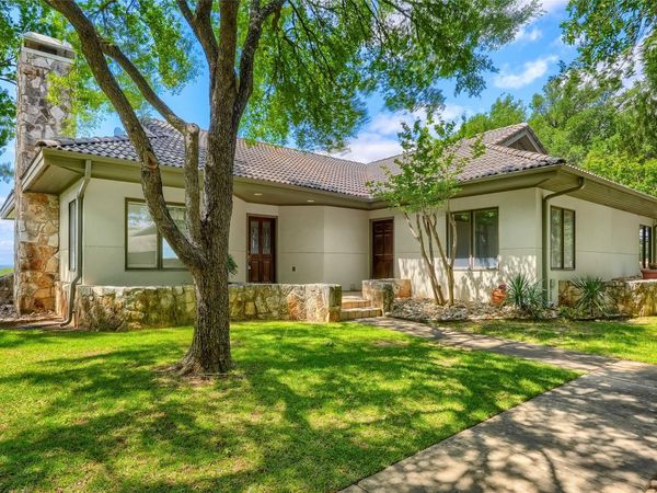 1607 Clubhouse Hill DR, Spicewood, TX 78669