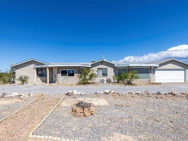 1410 W Amarillo Avenue , Pahrump, NV 89048