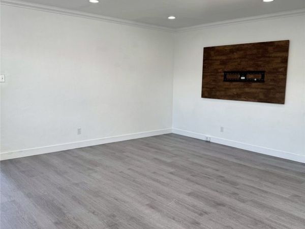 1327 N Kenwood St, Burbank, CA 91505