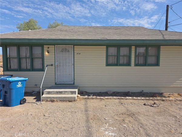 804 Valley Ave., Needles, CA 92363