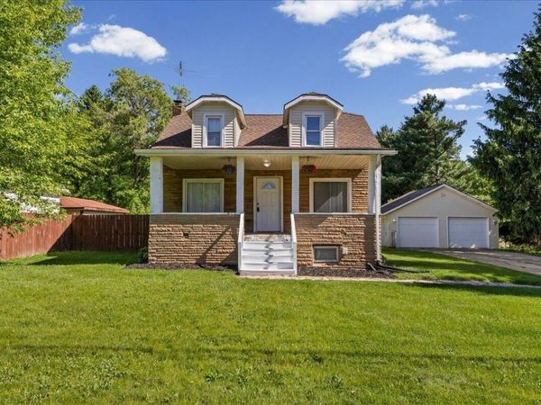 1049 Collier Road, Auburn Hills, MI 48326