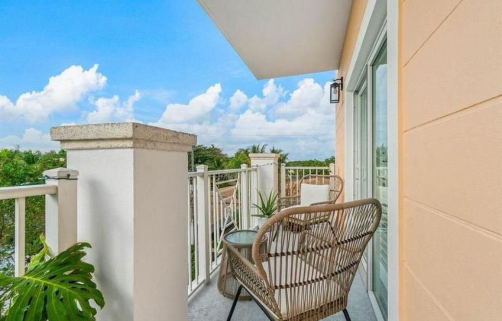 1931 NE 2nd Street, Unit 305, Deerfield Beach, FL 33441 Photo