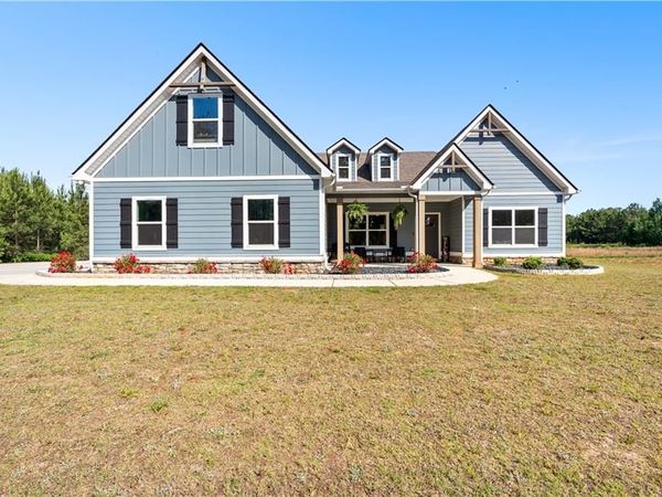 296 Beavers Road , Grantville, GA 30220