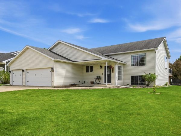 1385 Cottage Lane SE, Owatonna, MN 55060
