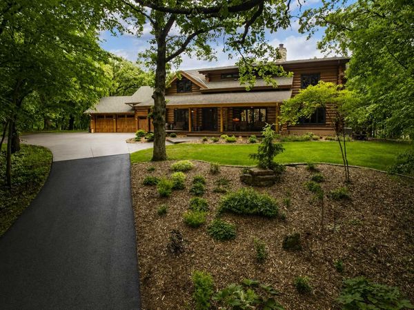 2050 Oakwood Ridge, Chanhassen, MN 55317