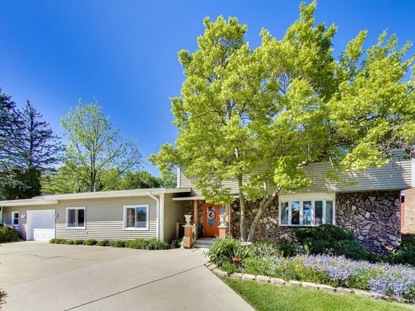 2004 Sprucewood Lane , Lindenhurst, IL 60046