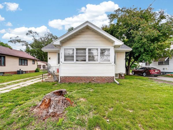 2728 Des Moines Street, Des Moines, IA 50317