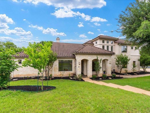 37 Autumn Oaks DR, The Hills, TX 78738