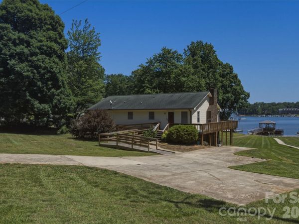 8226 Normandy Road , Denver, NC 28037