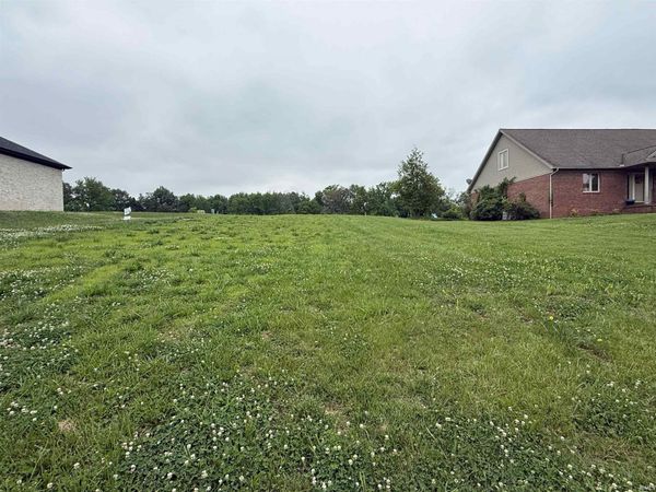 78 Quail Crossing, Boonville, IN 47601