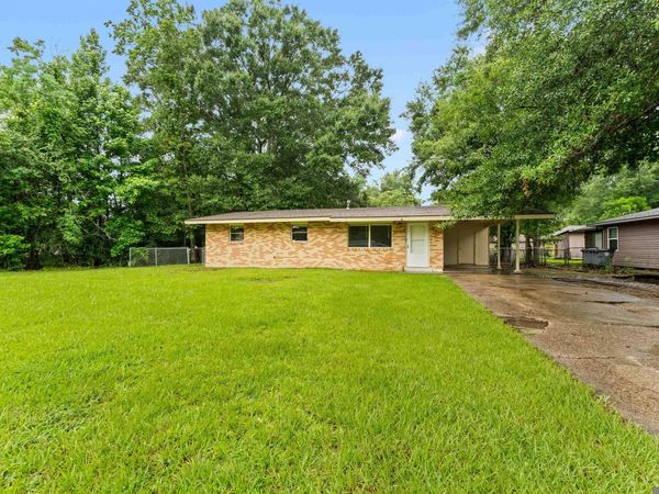 2421 Mchugh Rd, Baker, LA 70714