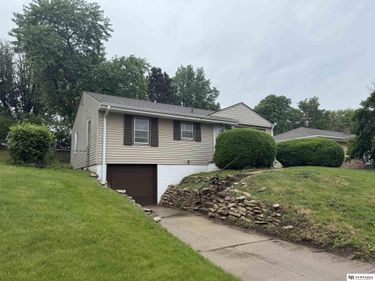 2820 S 76th Avenue , Omaha, NE 68124