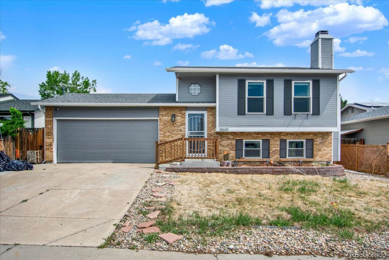 19691 E Navarro Place, Aurora, CO 80013 Main Photo