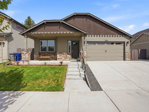 60930 SE Sweet Pea Drive, Bend, OR 97702