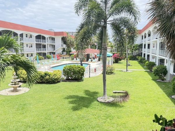 580 Egret Dr , Unit 211, Hallandale Beach, FL 33009