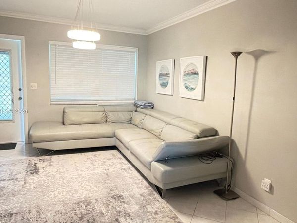 580 Egret Dr , Unit 211, Hallandale Beach, FL 33009