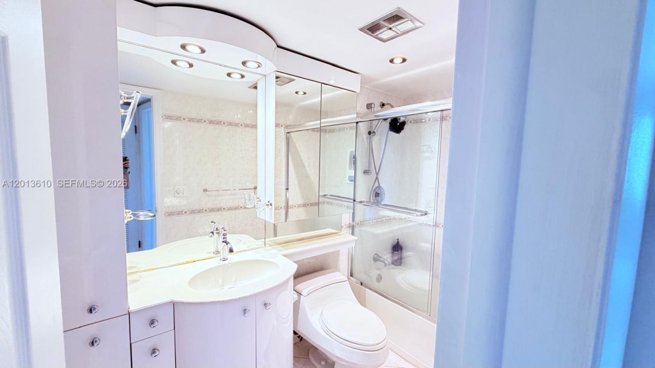 580 Egret Dr , Unit 211, Hallandale Beach, FL 33009 Photo