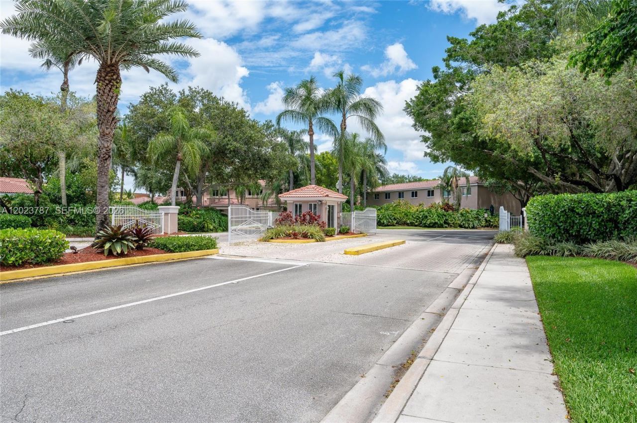 1601 SW 106th Ter, Davie, FL 33324 Photo