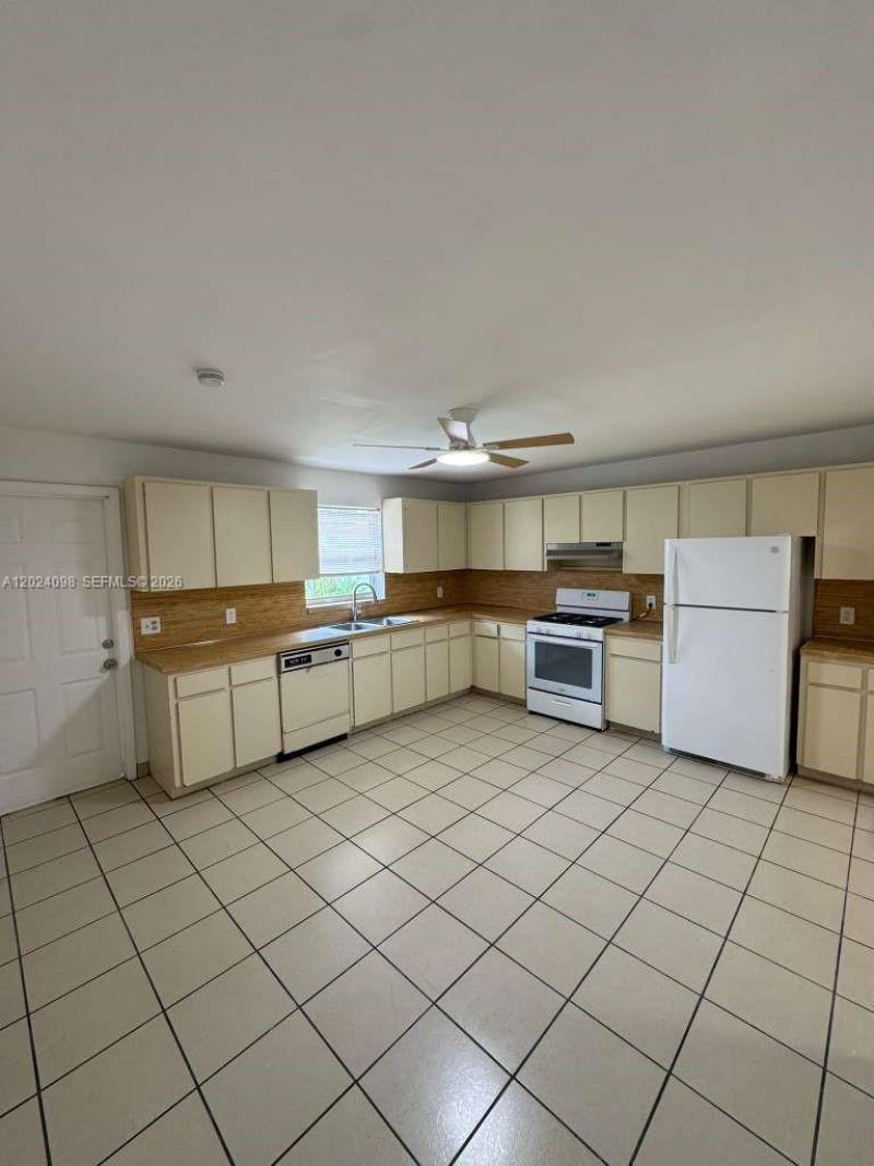 300 E 37th St , Unit Main, Hialeah, FL 33013 Photo