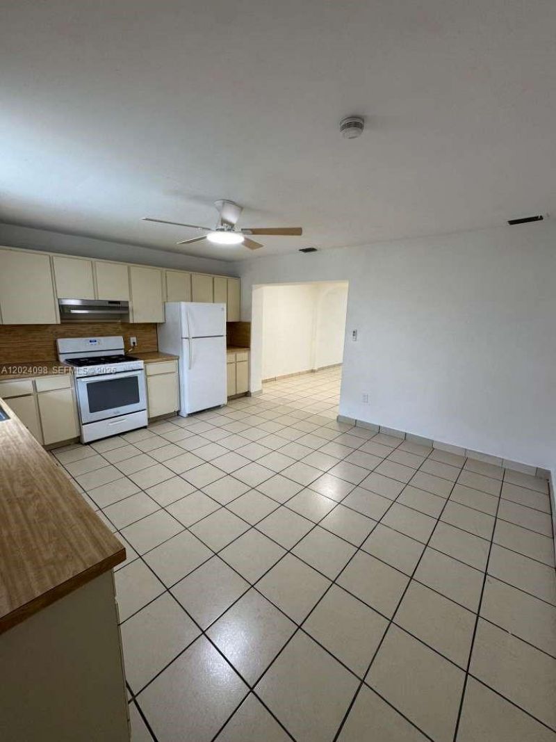 300 E 37th St , Unit Main, Hialeah, FL 33013 Photo