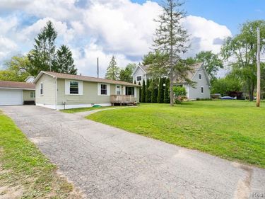 1887 Evona, Wixom, MI 48393