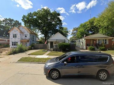 21385 Garden Lane, Royal Oak Twp, MI 48220