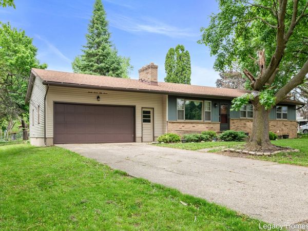 2757 Vassar Drive SE, Grand Rapids, MI 49506