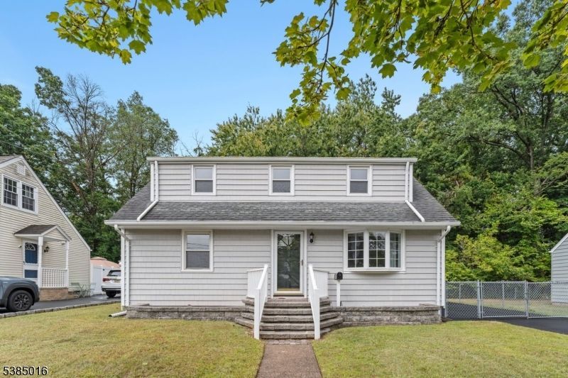 18 Farmingdale Ave Bloomfield, NJ 