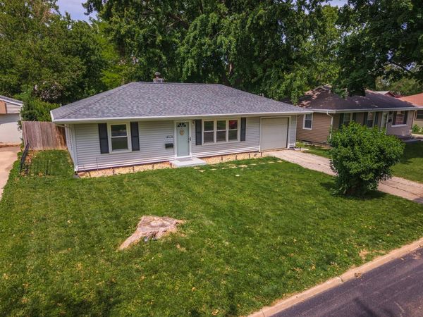 906 Fairchild Avenue , Normal, IL 61761