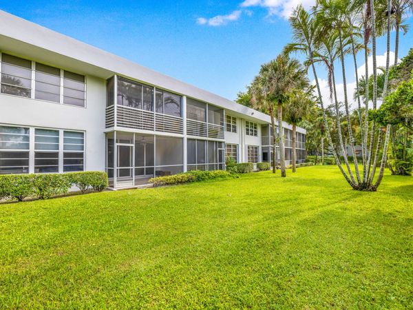 4200 Oaks Terrace, Unit 104, Pompano Beach, FL 33069