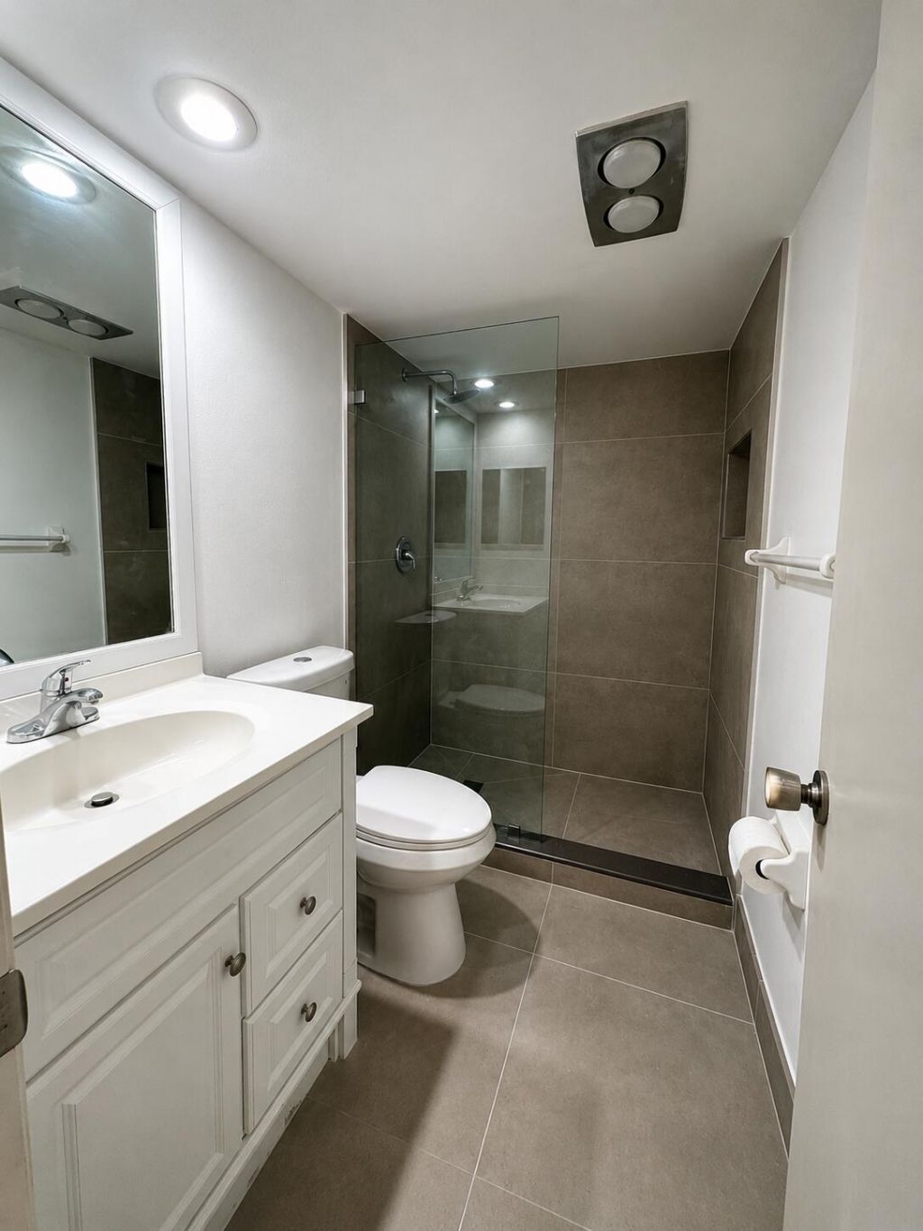 4200 Oaks Terrace, Unit 104, Pompano Beach, FL 33069 Photo