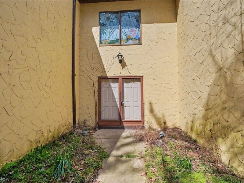 624 Hampton Ridge Drive , Akron, OH 44313 Photo 3