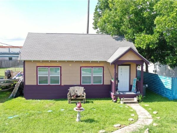 1003 E San Antonio Street, Victoria, TX 77901