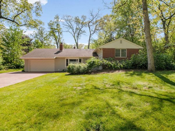 53146 Oakmont Central Drive, South Bend, IN 46637