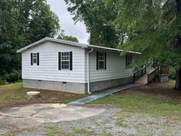232 Chateau Forest Drive , Clemmons, NC 27012