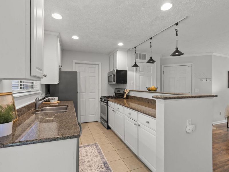 5308 Darlington Road, Unit D, Columbus, OH 43220 Photo 6
