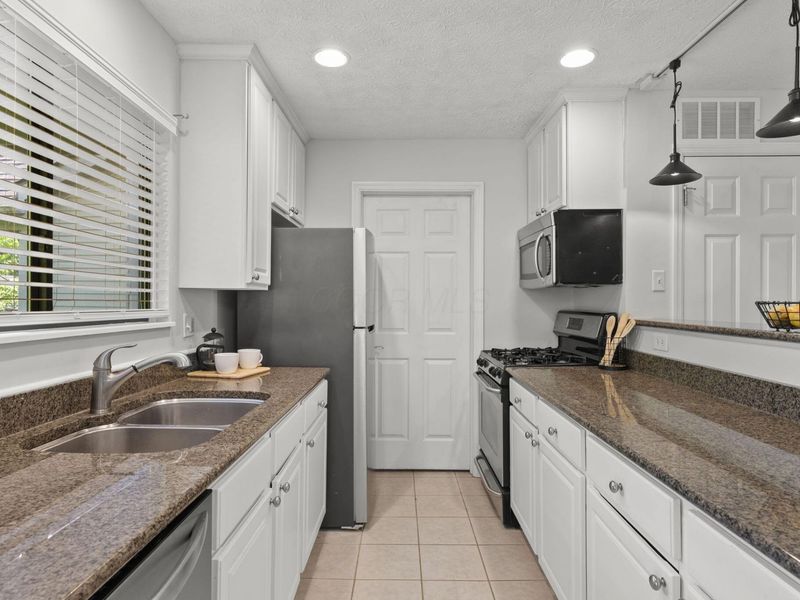 5308 Darlington Road, Unit D, Columbus, OH 43220 Photo 7