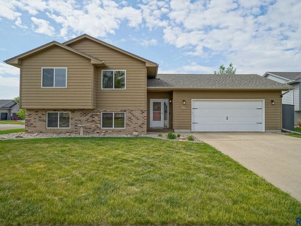 8801 W 18th St, Sioux Falls, SD 57106